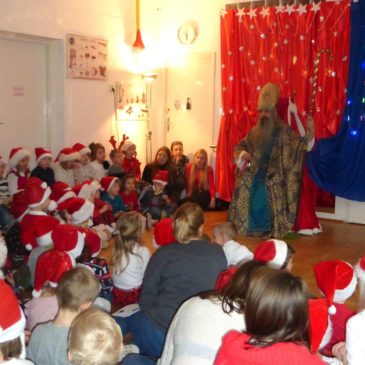 Odwiedziny św. Mikołaja w przedszkolu